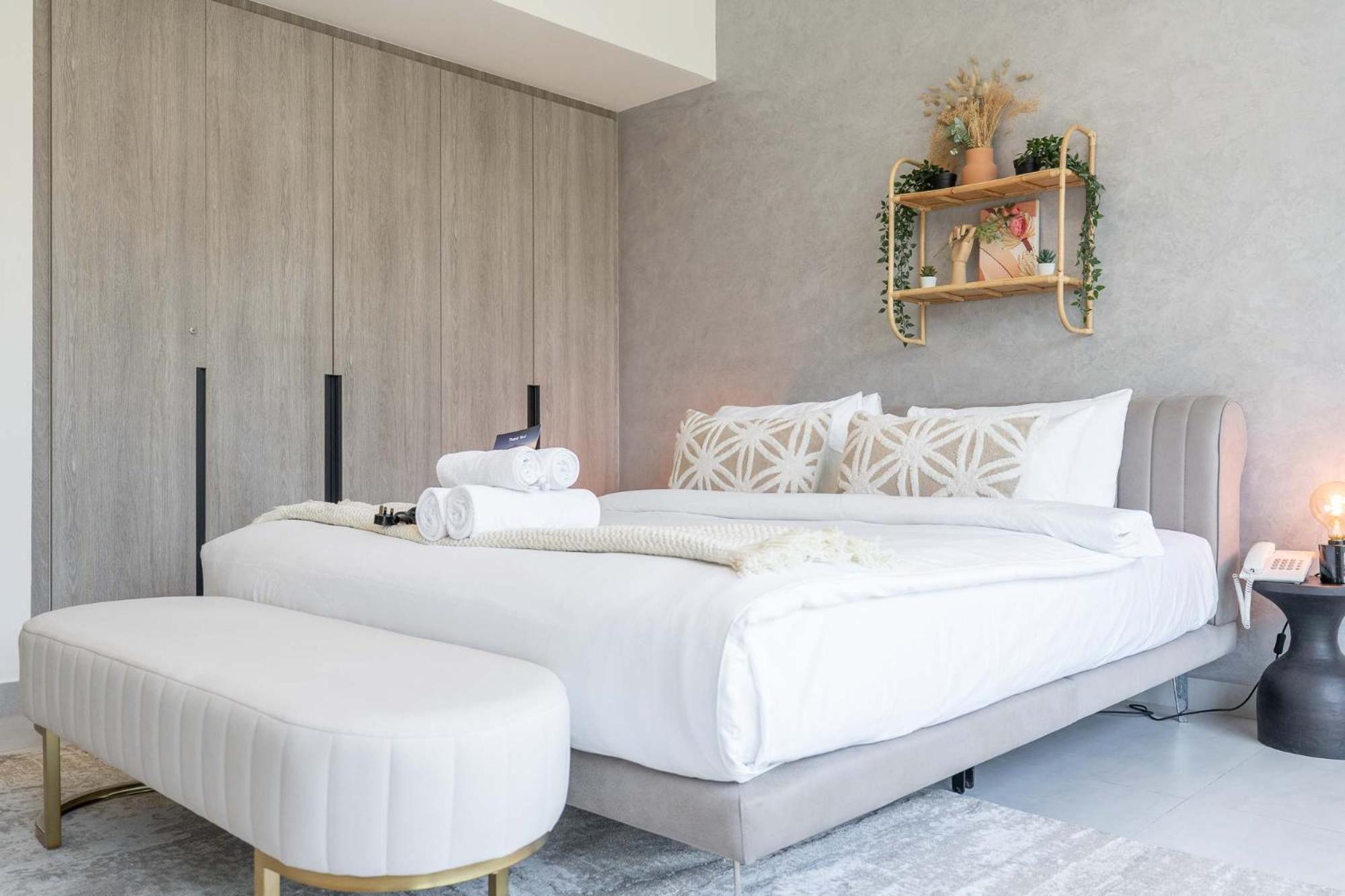 Apartment Modern Bali Vibes With Pool And Palm Tree Views Jvc *
